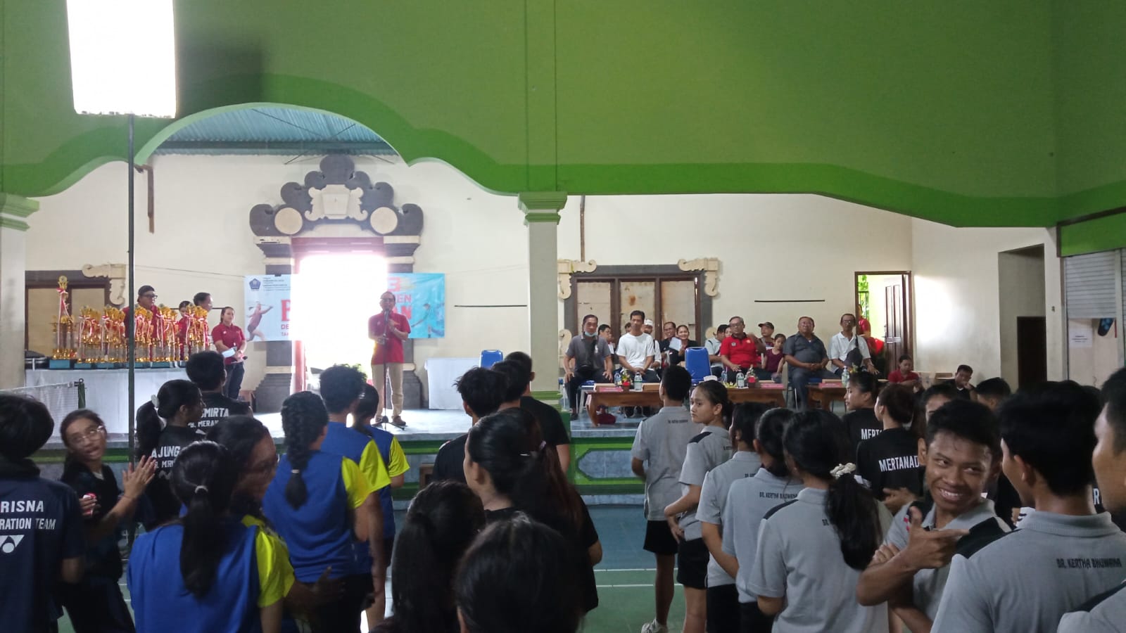 TURNAMEN BADMINTON DESA DANGIN PURI KANGIN