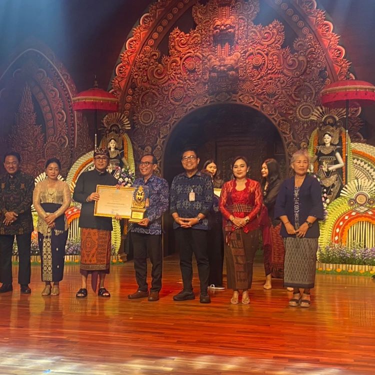 PEMERINTAH DESA DANGIN PURI KANGIN MENERIMA PENGHARGAAN GENDER EQUALITY AWARD