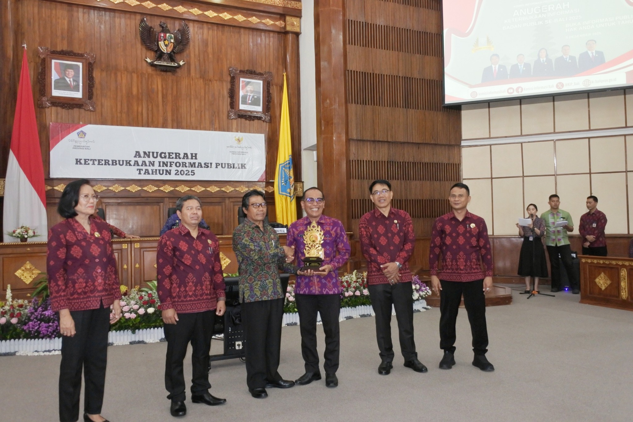 PENGHANUGRAHAN KETERBUKAAN INFORMASI PUBLIK