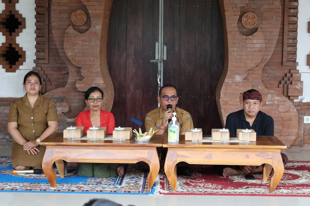 PEMBUKAAN BULAN BAHASA BALI