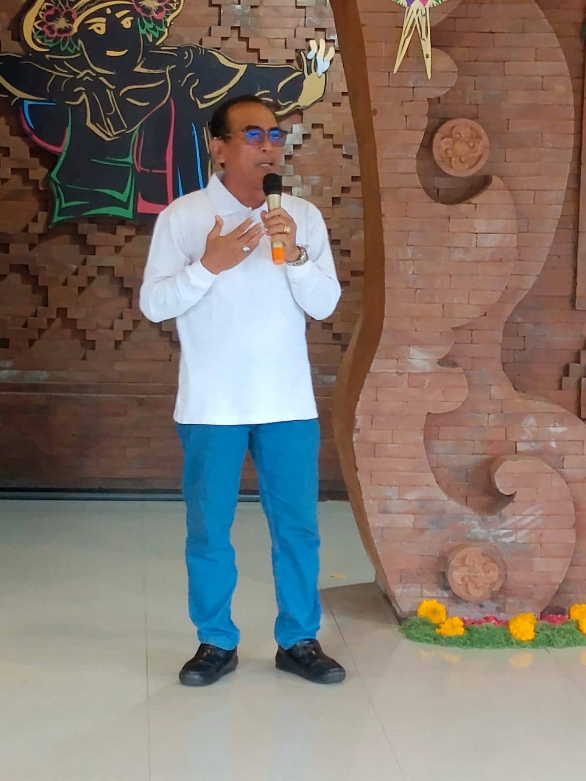 Pelepasan / perpisahan mahasiswa KKN dari Universitas Pendidikan Nasional (Undiknas) yang berlangsung di Wantilan Pura Swagina Taman Sari Desa Dangin Puri Kangin