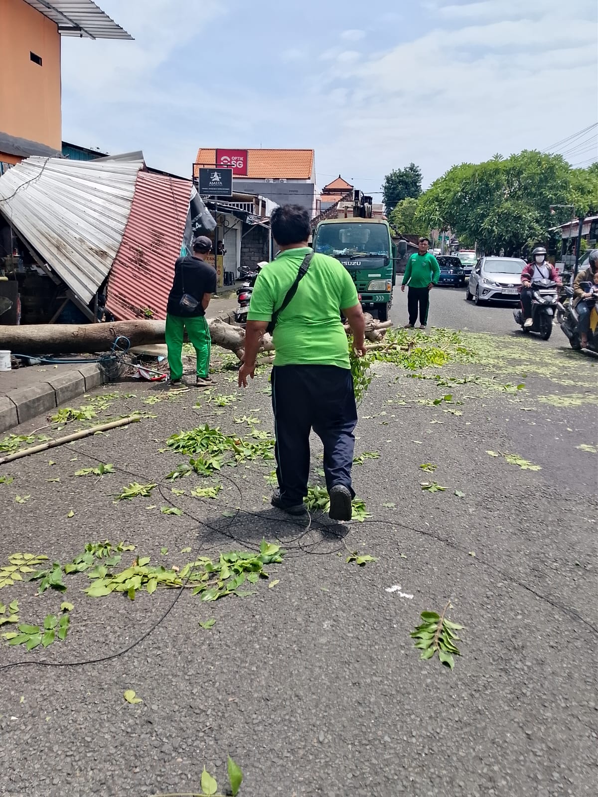 PENANGANAN ADUAN MASYARAKAT - PENANGANAN POHON TUMBANG
