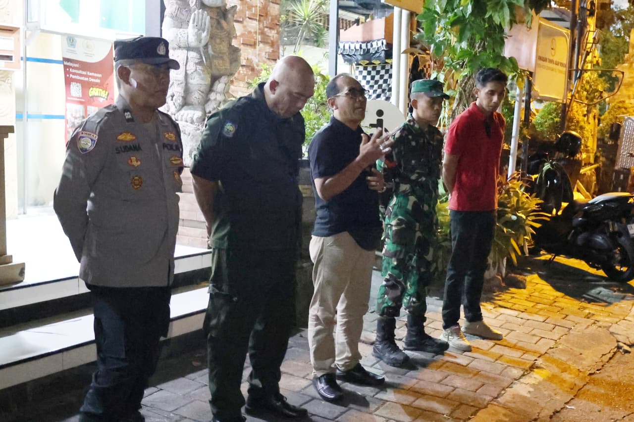 PATROLI DIALOGIS - MENYASAR TITITK-TITIK RAWAN PEMBUANGAN SAMPAH LIAR DAN MENJAGA KEAMANAN KENYAMAN LINGKUNGAN DESA DANGIN PURI KANGIN