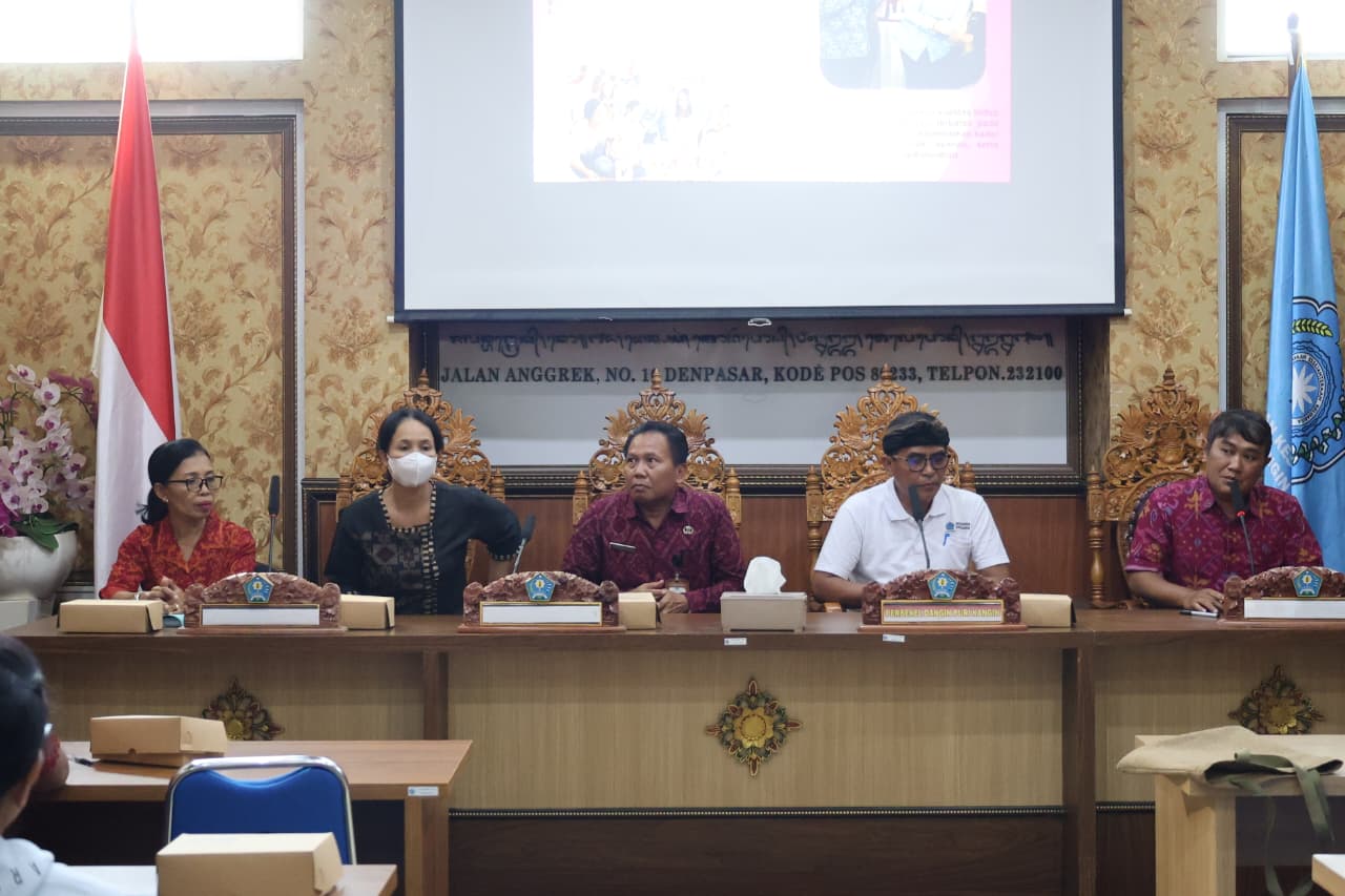 PENINGKATAN KAPASITAS DAN SOSIALISASI POSYANDU DENGAN FORMAT 6 SPM UNTUK KADER POSYANDU SE-DESA DANGIN PURI KANGIN