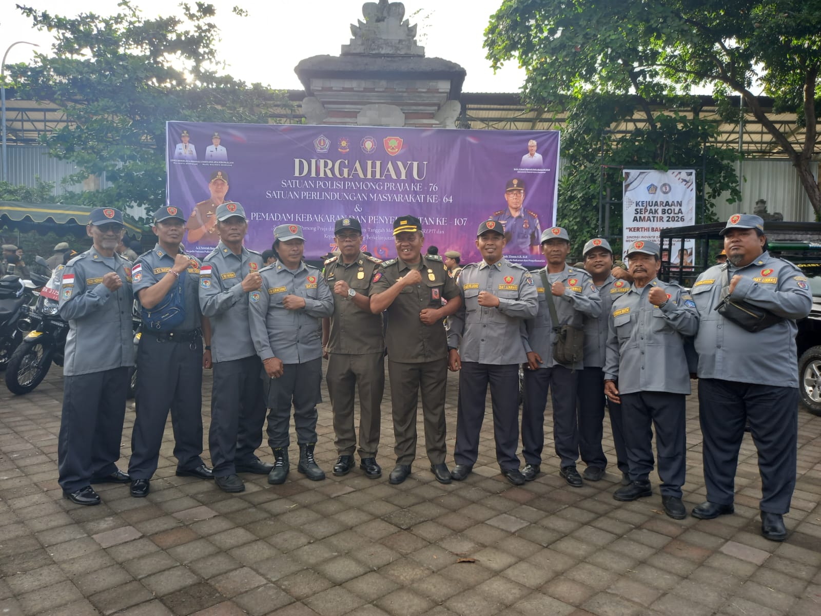 LINMAS DESA DANGIN PURI KANGIN MENGIKUTI UPACARA PERINGATAN ULANG TAHUN SATLINMAS KE- 64 , SATPOL PP KE-76 DAN DAMKAR KE-107