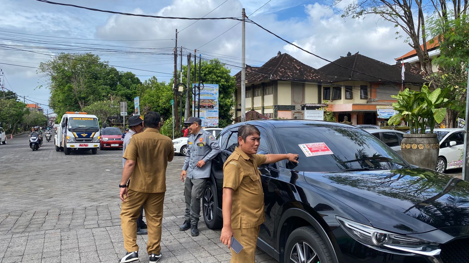 SIDAK DAN PENERTIBAN PARKIR LIAR DI SEPUTARAN JALAN KAMBOJA
