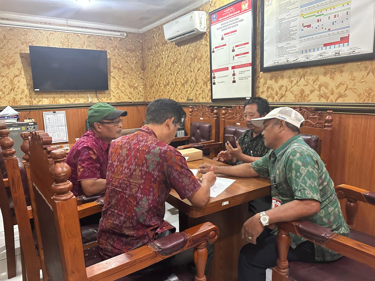 MONITORING DAN EVALUASI ADMINISTRASI DESA OLEH TIM DPMD KOTA DENPASAR
