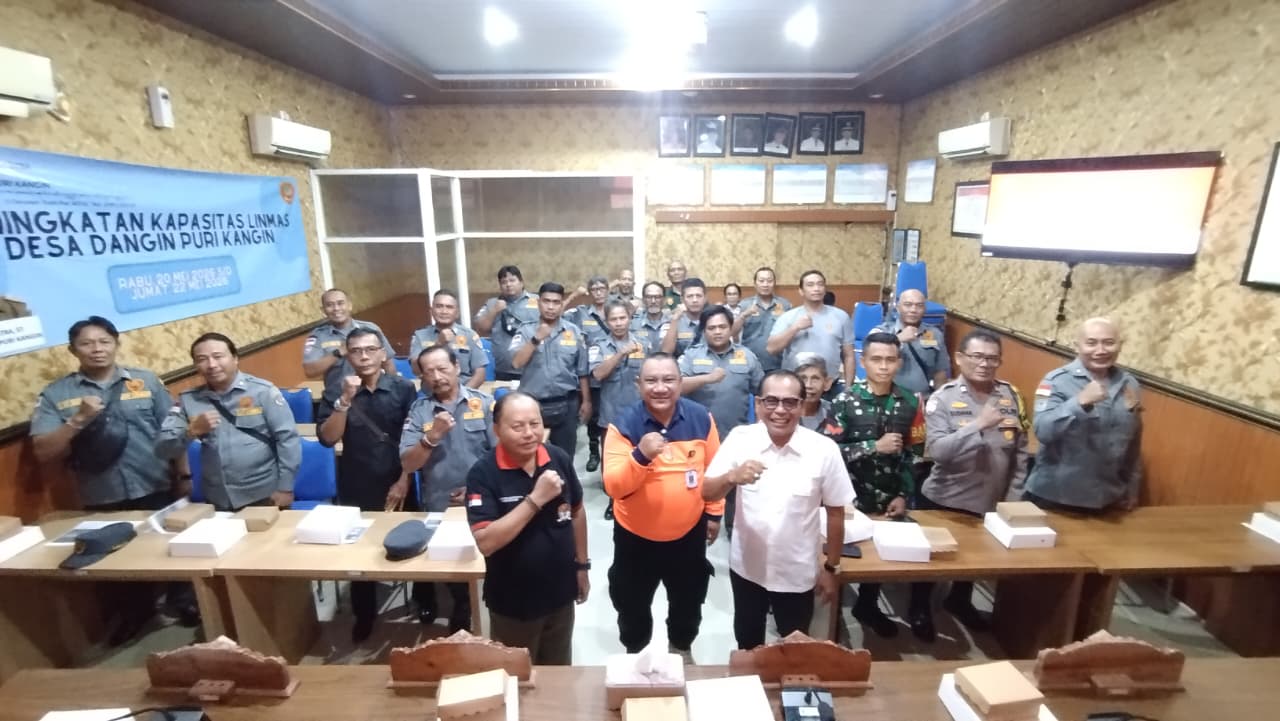 PENINGKATAN KAPASITAS LINMAS DESA DANGIN PURI KANGIN MELALUI TEORI DAN PRAKTIK LAPANGAN