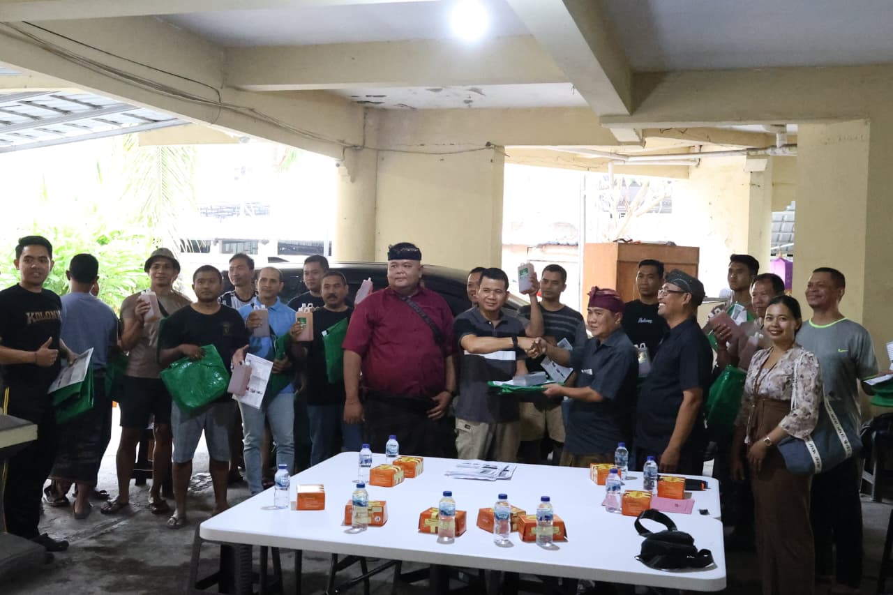 PEMBAGIAN BAG KOMPOSTER DI ASPOL KERENENG