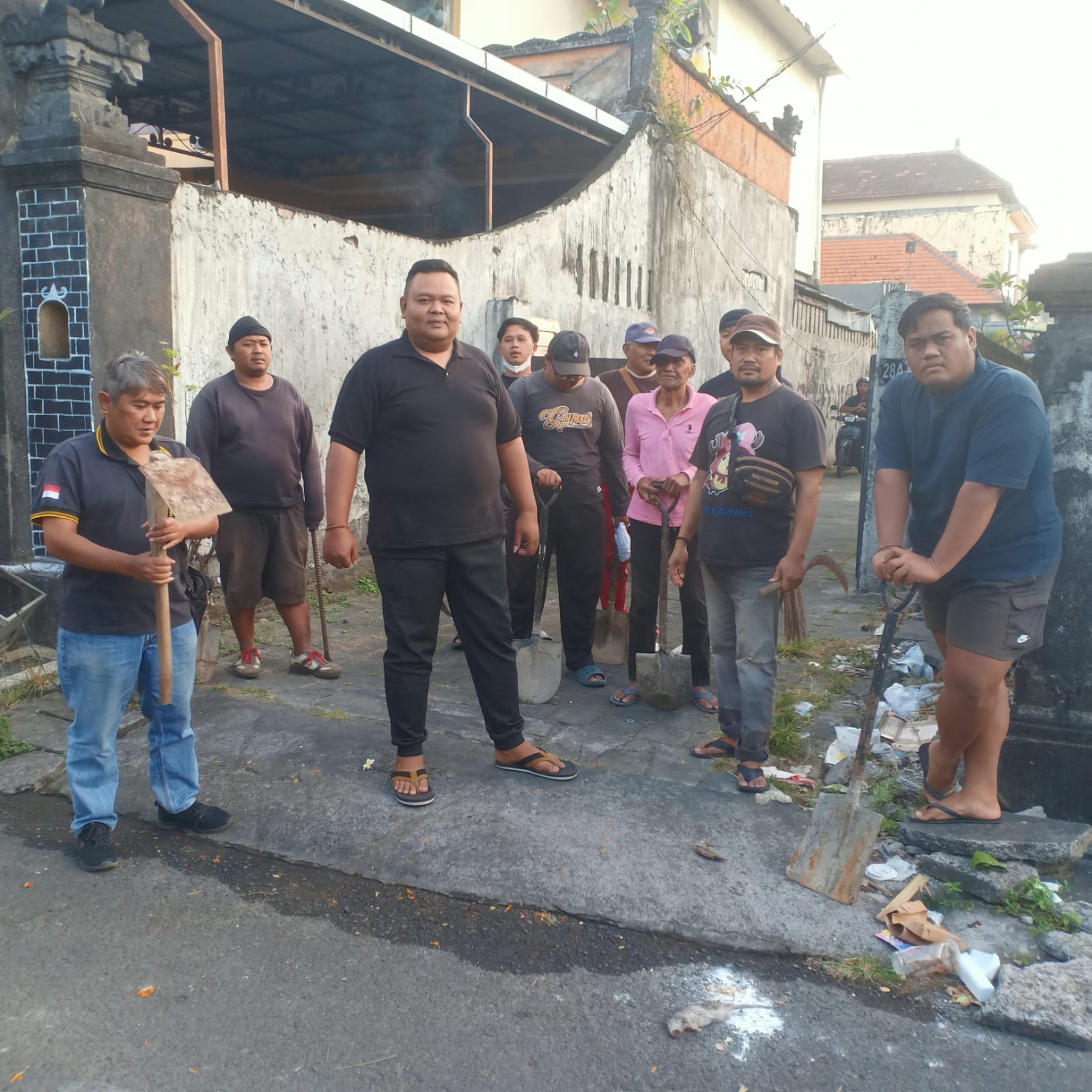 PELAKSANAAN KEGIATAN PENGGELONTORAN GOT BERBASIS PADAT KARYA TUNAI DESA (PKTD) DI DESA DANGIN PURI KANGIN