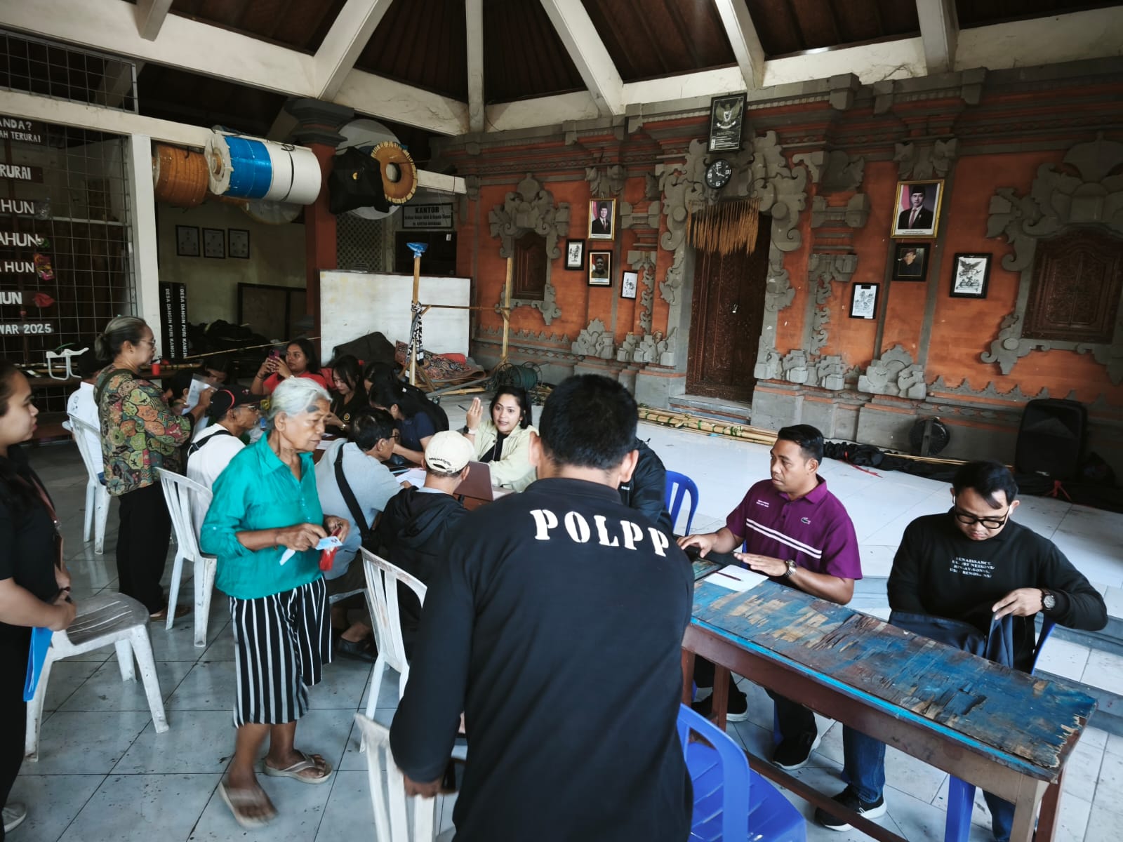 PENDATAAN PERLINDUNGAN SOSIAL (PERLINSOS) DI SELURUH DUSUN SE-DESA DANGIN PURI KANGIN BERSAMA AGEN PERLINSOS