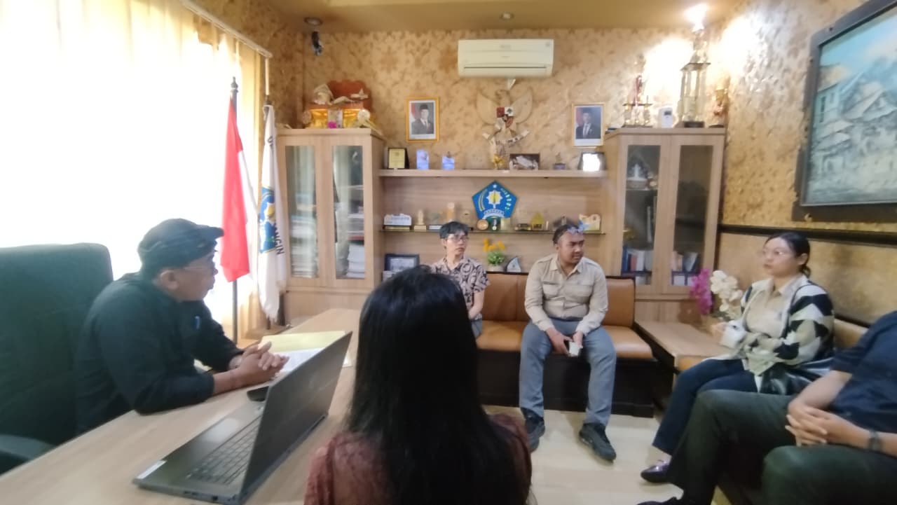 BAPAK PERBEKEL MENERIMA KUNJUNGAN DAN KOORDINASI UNIT SPPG MBG DI LINGKUNGAN DESA DANGIN PURI KANGIN