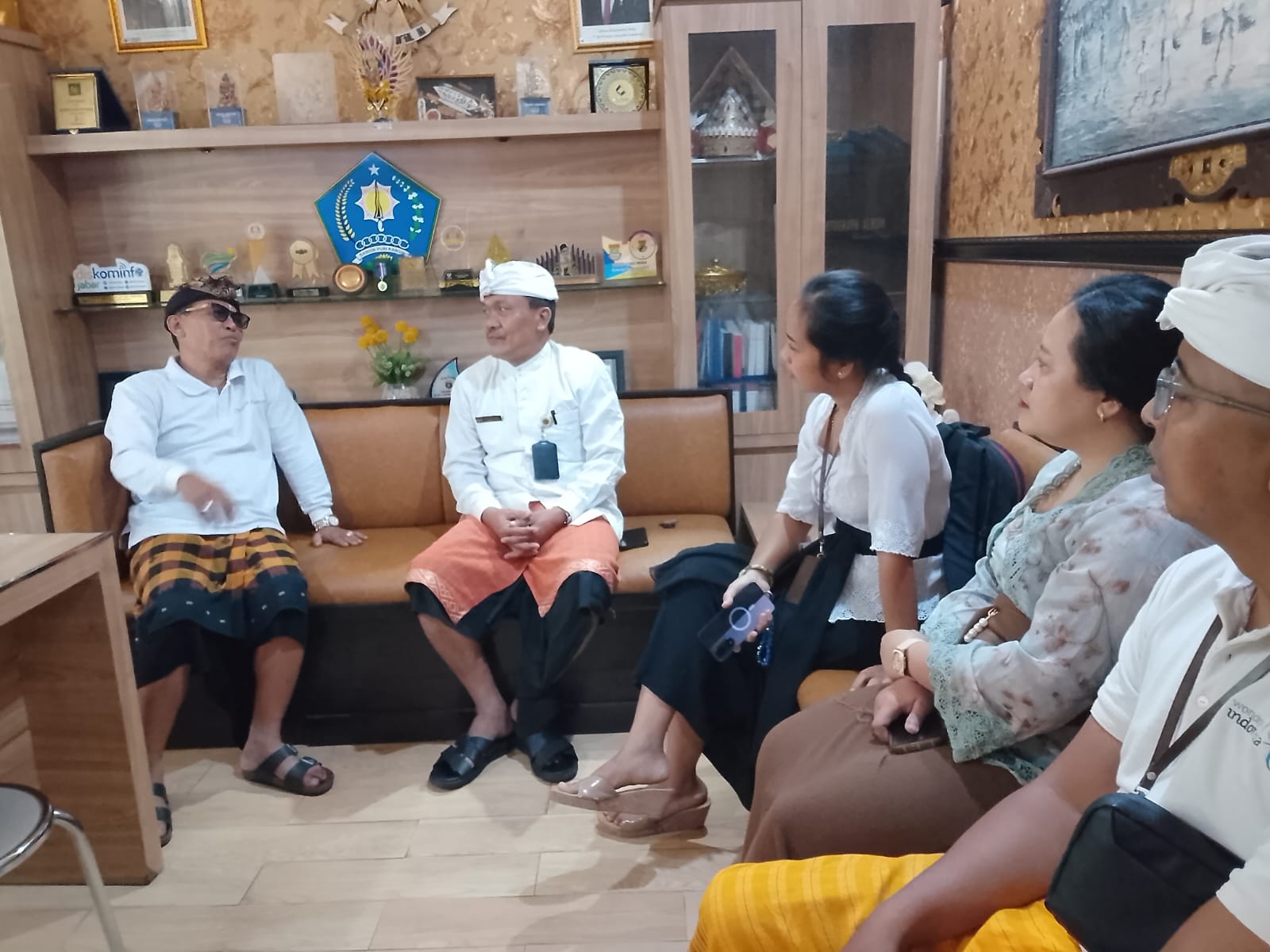 KOORDINASI TERKAIT PEMBINAAN KEAGAMAAN ( PEMBUATAN BANTEN ) BERSAMA NARASUMBER BAPAK DR I NYOMAN ARYA DARI KEMENTERIAN AGAMA